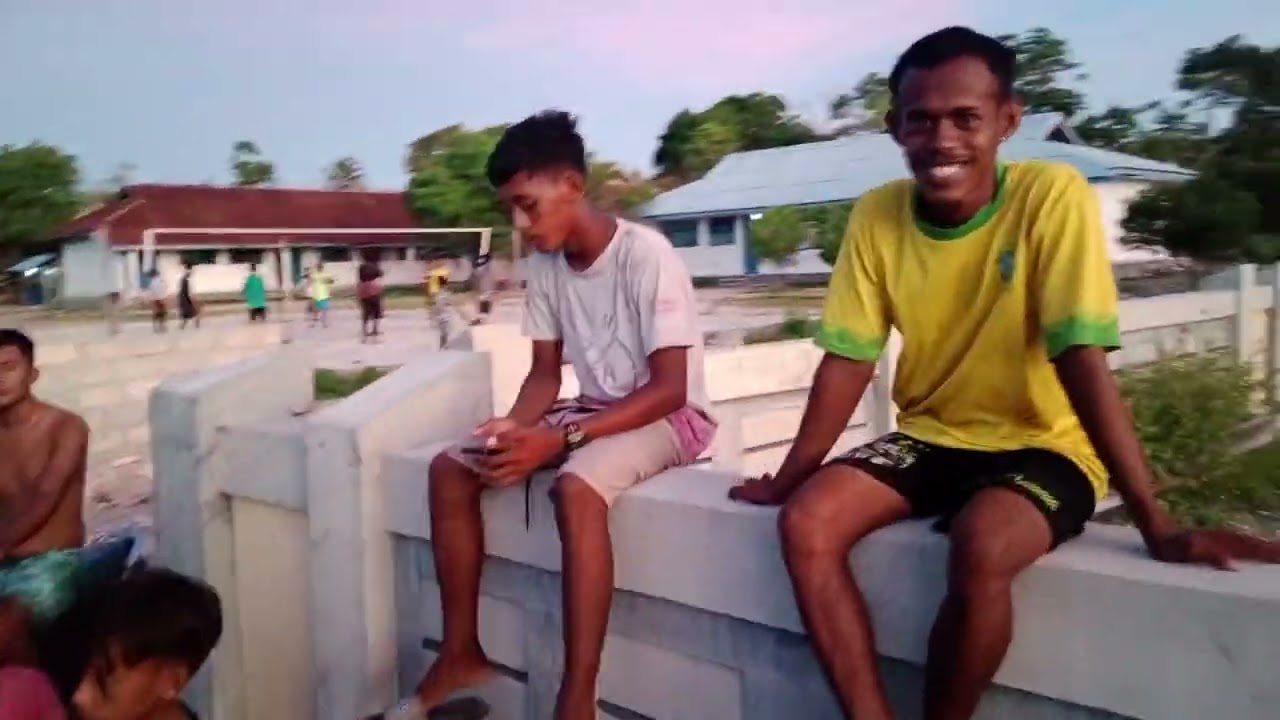 Badendang Tahun Baru di Desa Latalola Besar... yang badendang  : 1. Desa Nura 2. Dusun Uiwily (2)