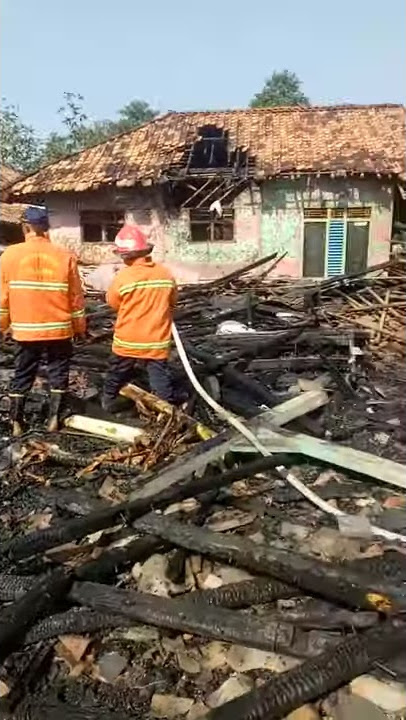 Desa Cilamaya Karawang hanguskan 4 rumah