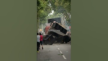 SOUND HOREG RUNTUH TIMPA WARGA! #feed #trending #viral #news #disaster #shorts