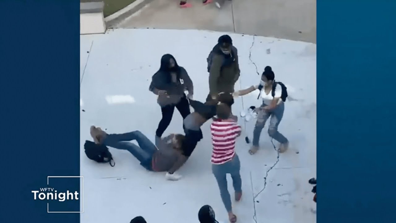 How We Can Improve Teen Pandemic Mental Illness, According to a Counselor