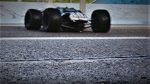 Traxxas E-Revo 2.0 VXL 4S in Slow Motion