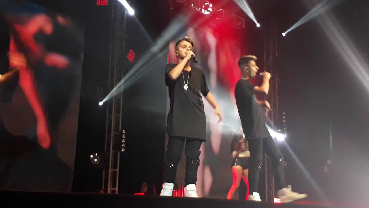 Adexe y Nau Metropolitan