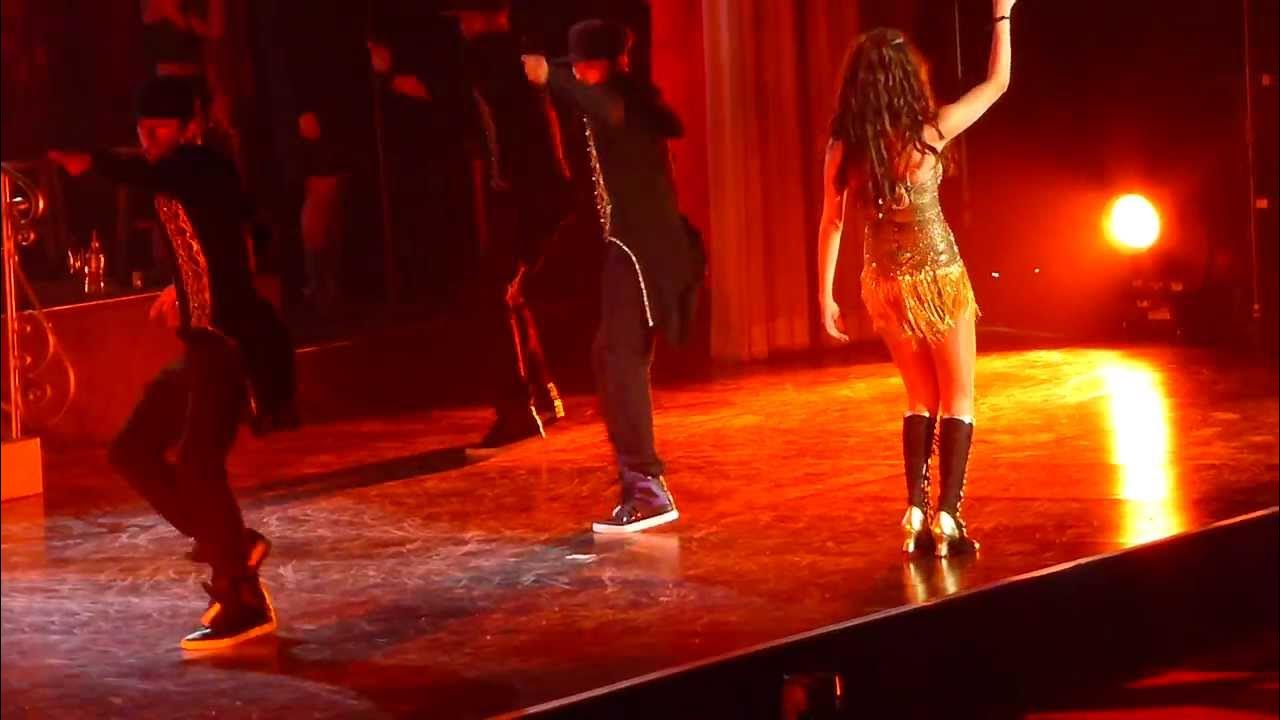 Песня танцы без конца. Selena Gomez Stars Dance Tour сцена. Selena Gomez Stars Dance World Tour. Selena Gomez save the Day.