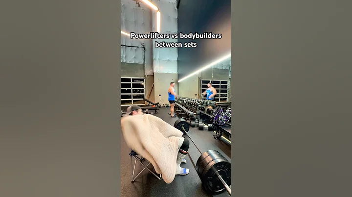 Powerlifters vs bodybuilders between sets ☠️