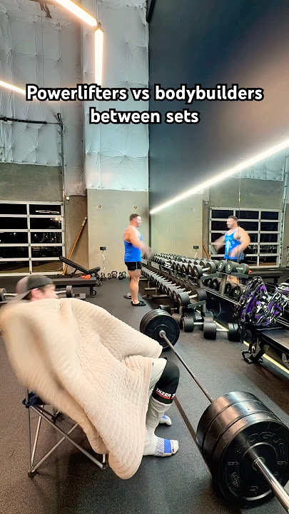 Powerlifters vs bodybuilders between sets ☠️