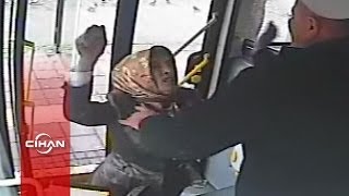 Otobüs Şoförü Ile Kadın Sürücünün Yumruklaşma Anı Kamerada