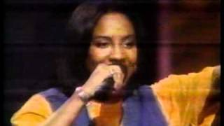 MC  Lyte - I Go On (Live)