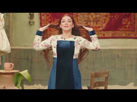 طالعت ولادها من البيت مشان تستفرد بالبيك وشلحت الحجاب لحتى تنال مرادها