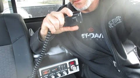 200 watt  SSB Skip shooting on 11 meter band radio  in the  mobile Michigan is waving