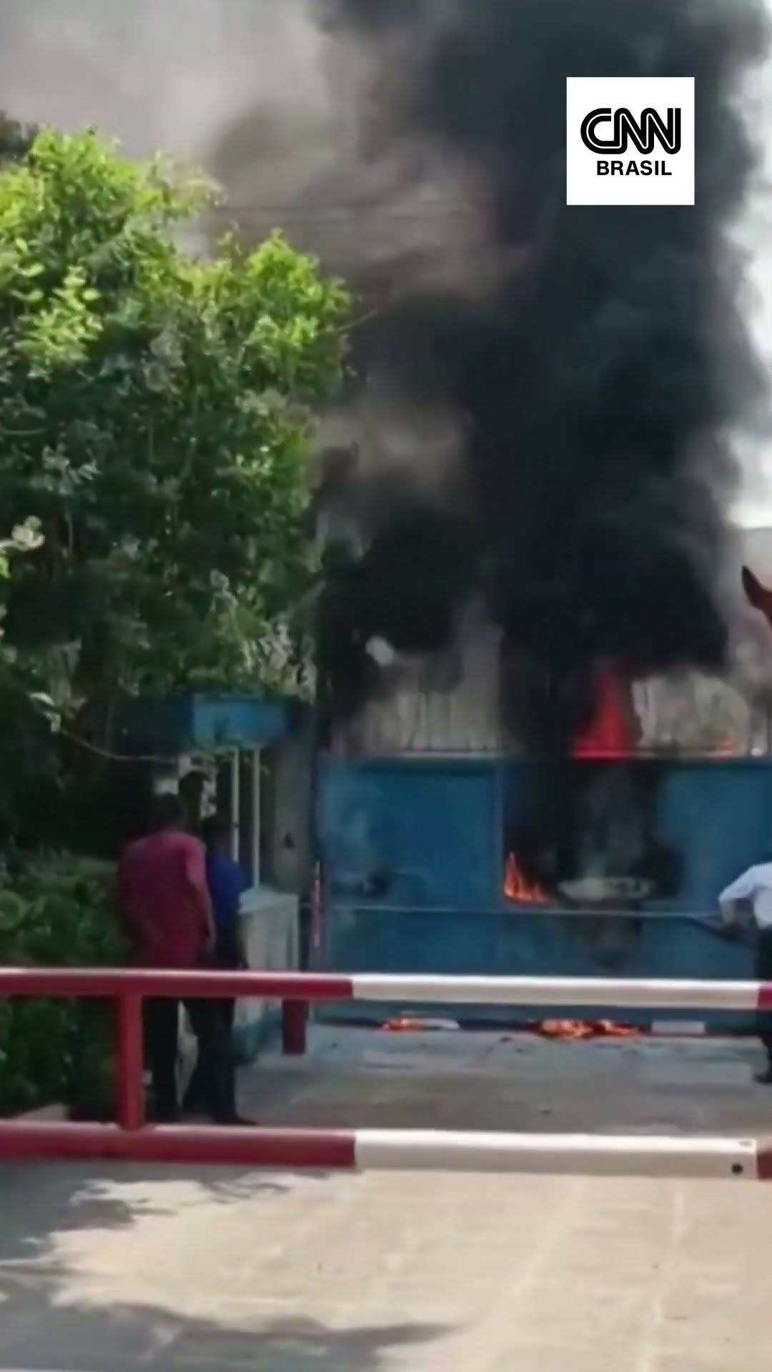 RD Congo: manifestantes atacam embaixadas na capital Kinshasa #Shorts