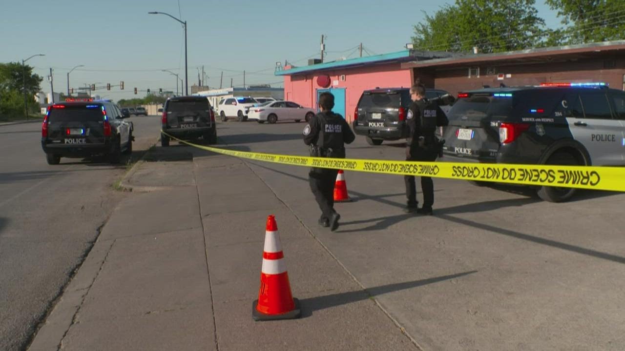 Clerk and teen among 3 shot inside Fort Worth convenience store - YouTube