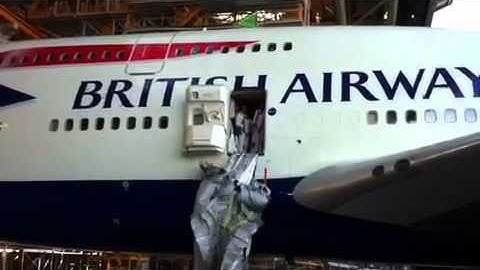 Emergency slide deployment on British Airways 747-400