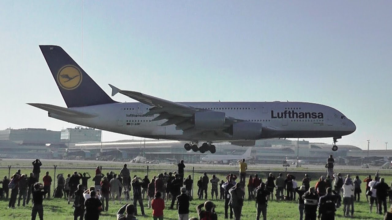 A380 - LOW PASS over heads