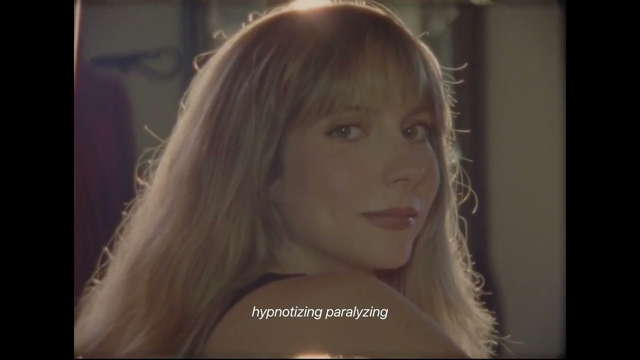 在 YouTube 上觀看「MaryAnne Muglia - Glass Machine (Visualizer)」 在 YouTube 上觀看「MaryAnne Muglia - Glass Machine (Visualizer)」