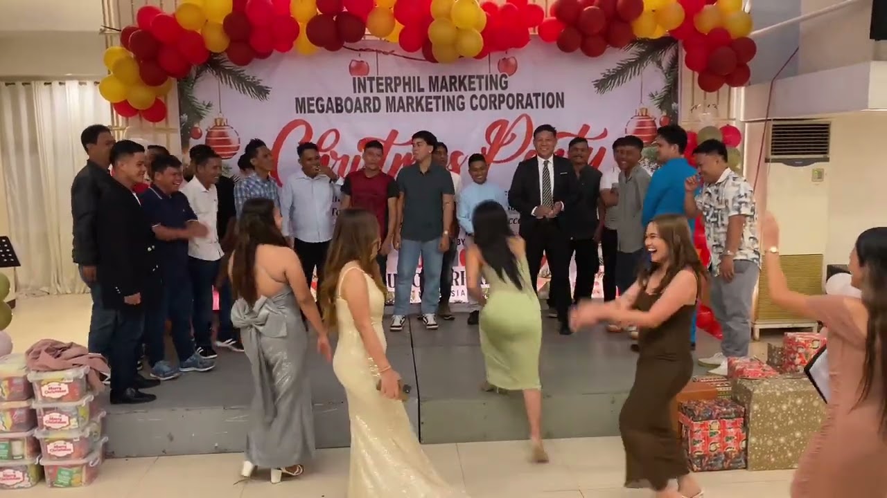 LET THE CHRISTMAS PARTY BEGINS! 