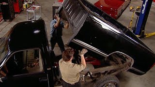 Turning a 1988 Chevy Pickup Into a Dump Truck - Trucks! S1, E3