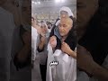 طواف بر وحب رجل يحمل أمه ويبكي عند الكعبة ما سورة قلب القرآن Shorts اسلاميات روحانيات طواف بر وحب رجل يحمل أمه ويبكي عند الكعبة ما سورة قلب القرآن Shorts اسلاميات روحانيات