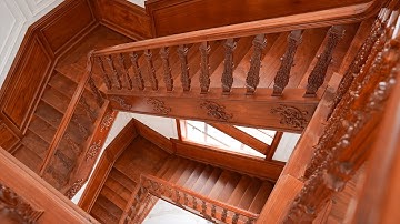 Cầu thang gỗ gõ đỏ bên trong căn biệt thự tại Bình Phước do Lưu Nguyễn Mộc thiết kế và sản xuất