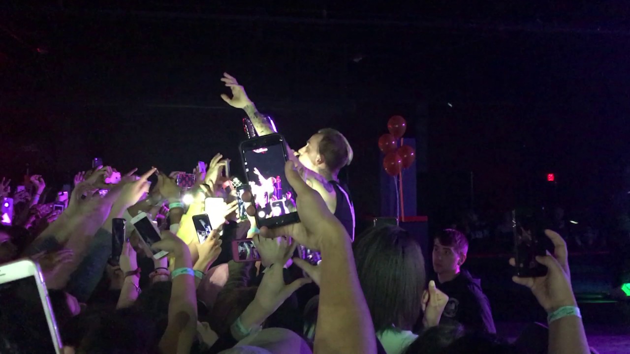 Blackbear -- Make Daddy Proud (Live)