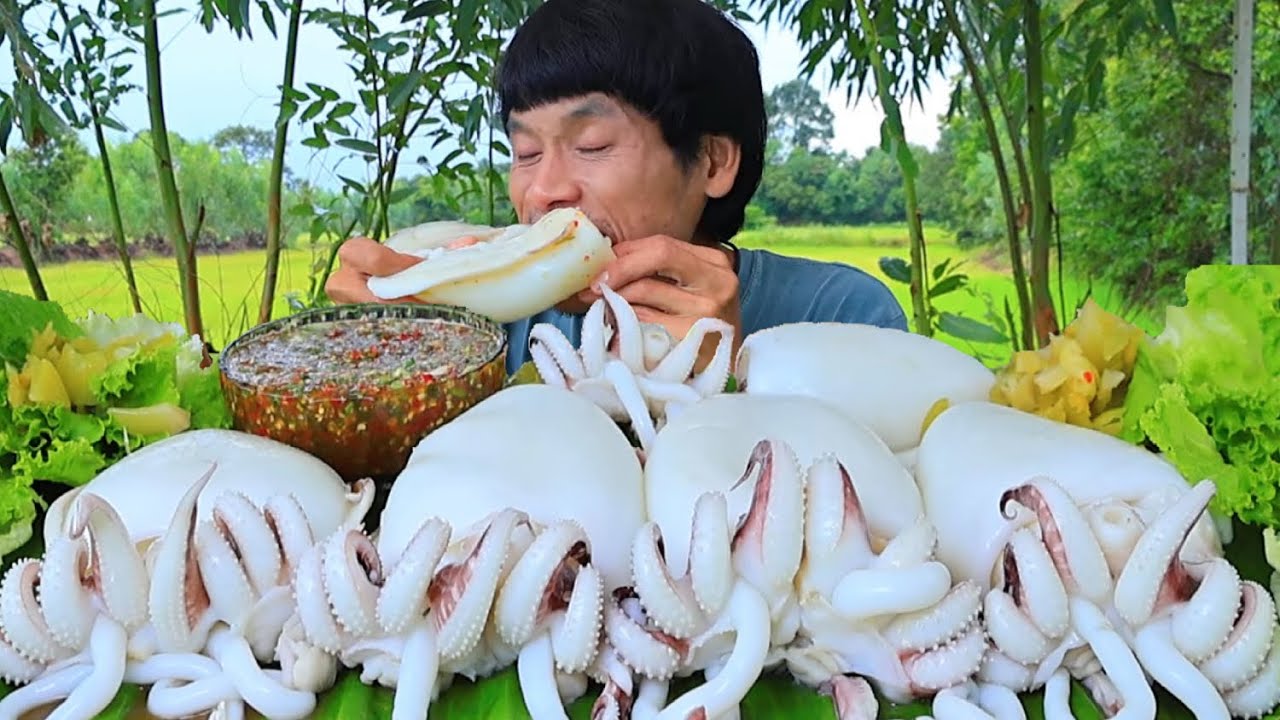 ปลาหมึกกระดองน้ำจิ้มรสเด็ดแกล้มผักสดแซ่บคักขนาดครับพี่น้องMUKBANG EATING SHOW/โก้อีสานพาแดก