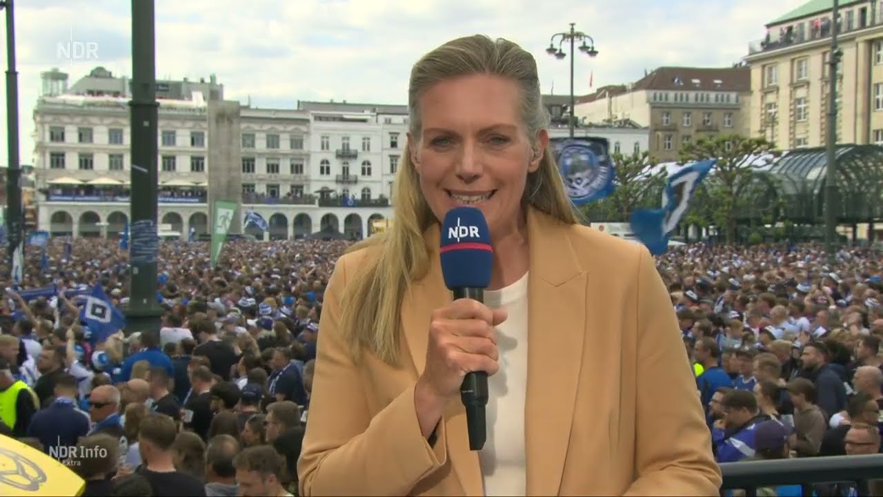 NDR Info extra: HSV-Aufstiegsfeier am Rathausmarkt
