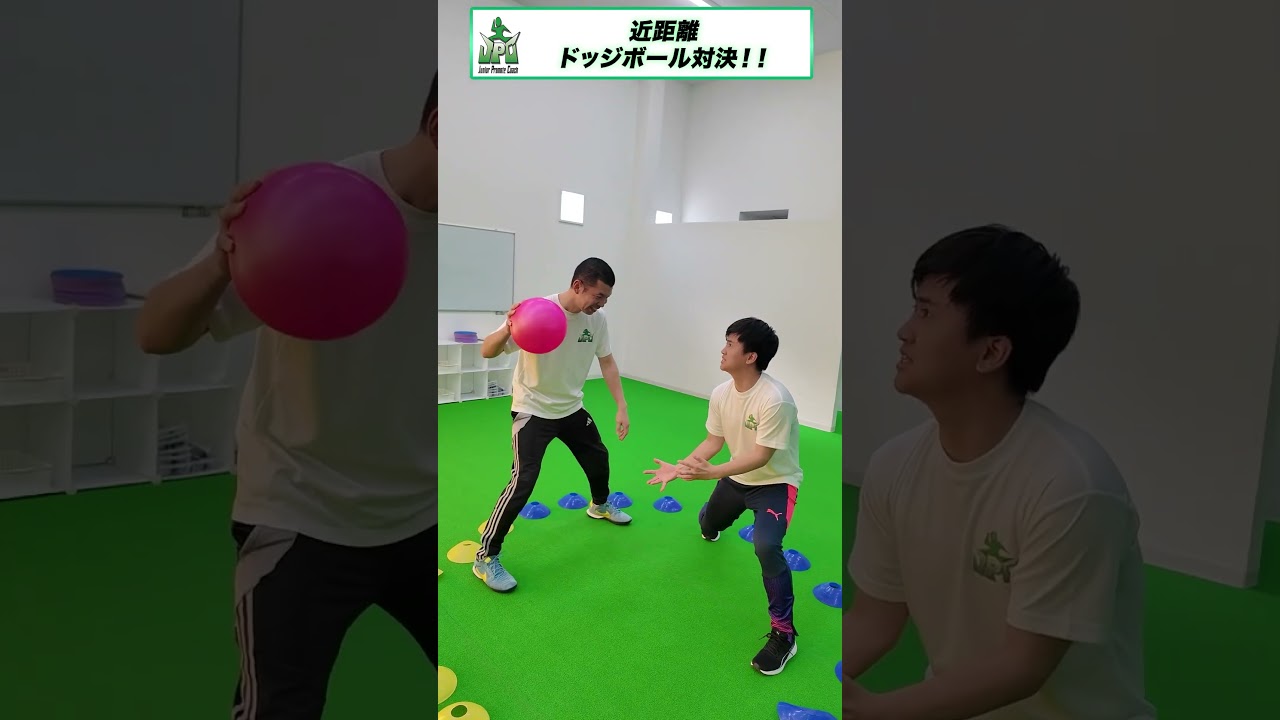 近距離ドッジボール対決 #コント#shorts #ウンパルンパ#ドッジボール #対決