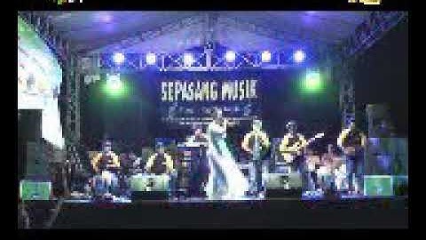 Linda Adelia sepasang musik