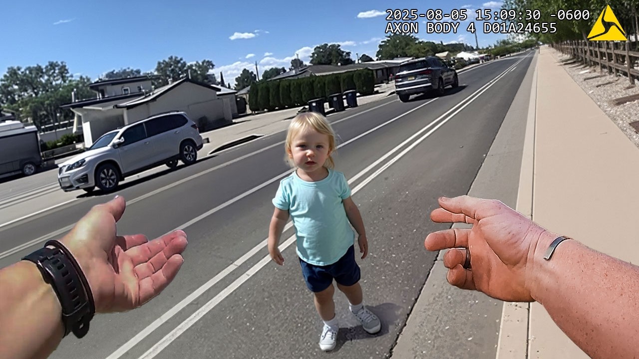 4 Kids Home Alone With No Food as 3yo Walks Into 100° Traffic - YouTube