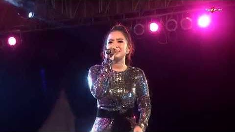 MONATA LIVE TMII 2019 TERHANYUT DALAM KEMESRAAN RENA MONATA