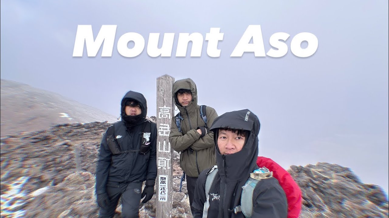 Gunung berapi terbesar di Jepang setelah Fuji. Mount Aso 1592 M (Takadake peak). Puncak ke 12/100
