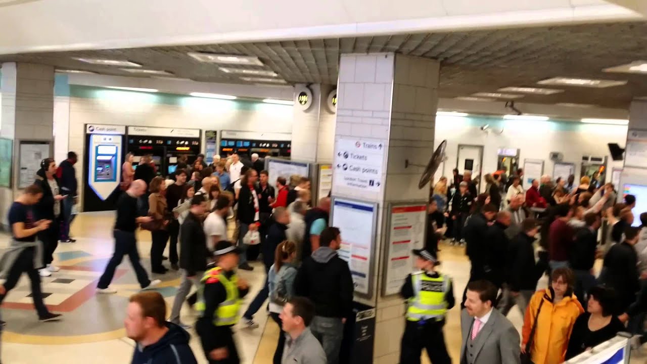 Sunderland fans singing to the tubes YouTube