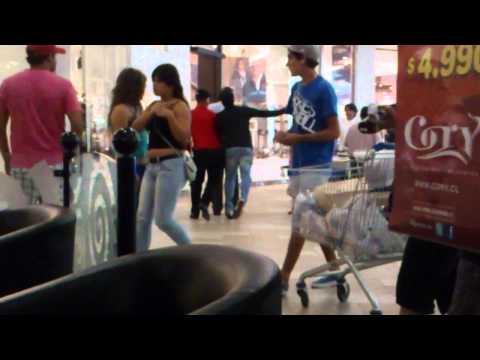 Pelea en el mall plaza sur