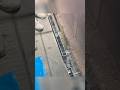 トンネルの側溝を直しています|水路を部分的にカットし鉄の型枠を入れてコンクリートを打ち直す工事