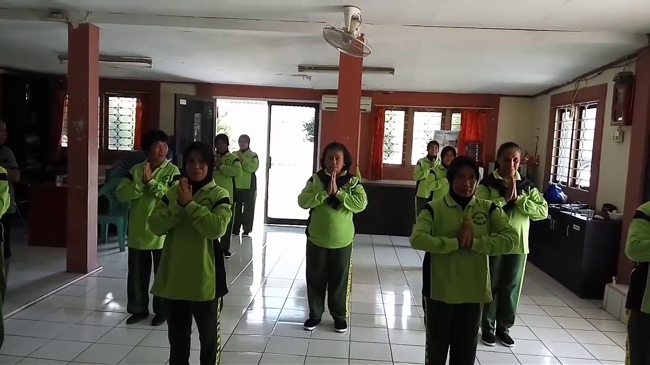 Senam Maumere lansia versi lansia Kemuning
