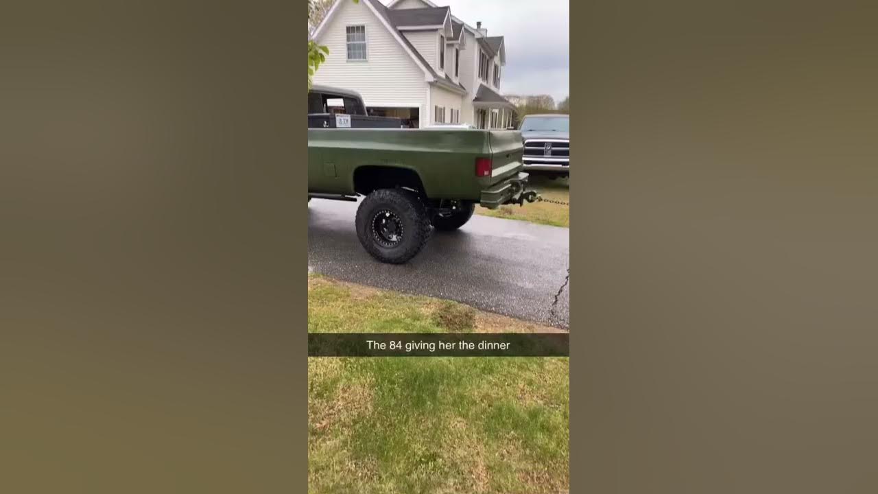 Squarebody Chevy pulls Ford power stroke 😂
