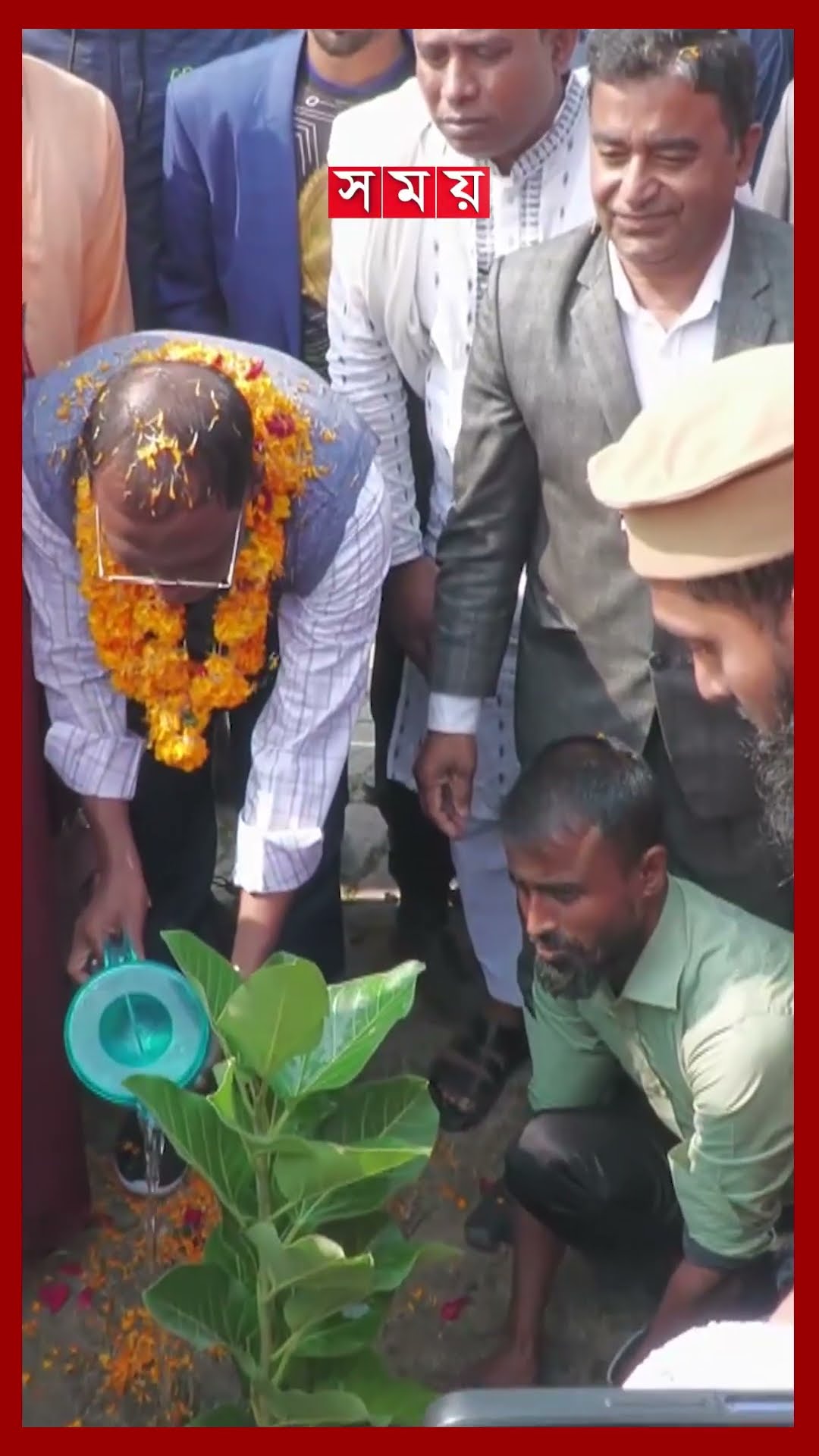 ৩৫ বছরের শিক্ষকতা জীবনের শেষ কর্মদিবসে সম্মাননা দিতে অভিনব আয়োজন #schoolteacher #bagerhat #shorts
