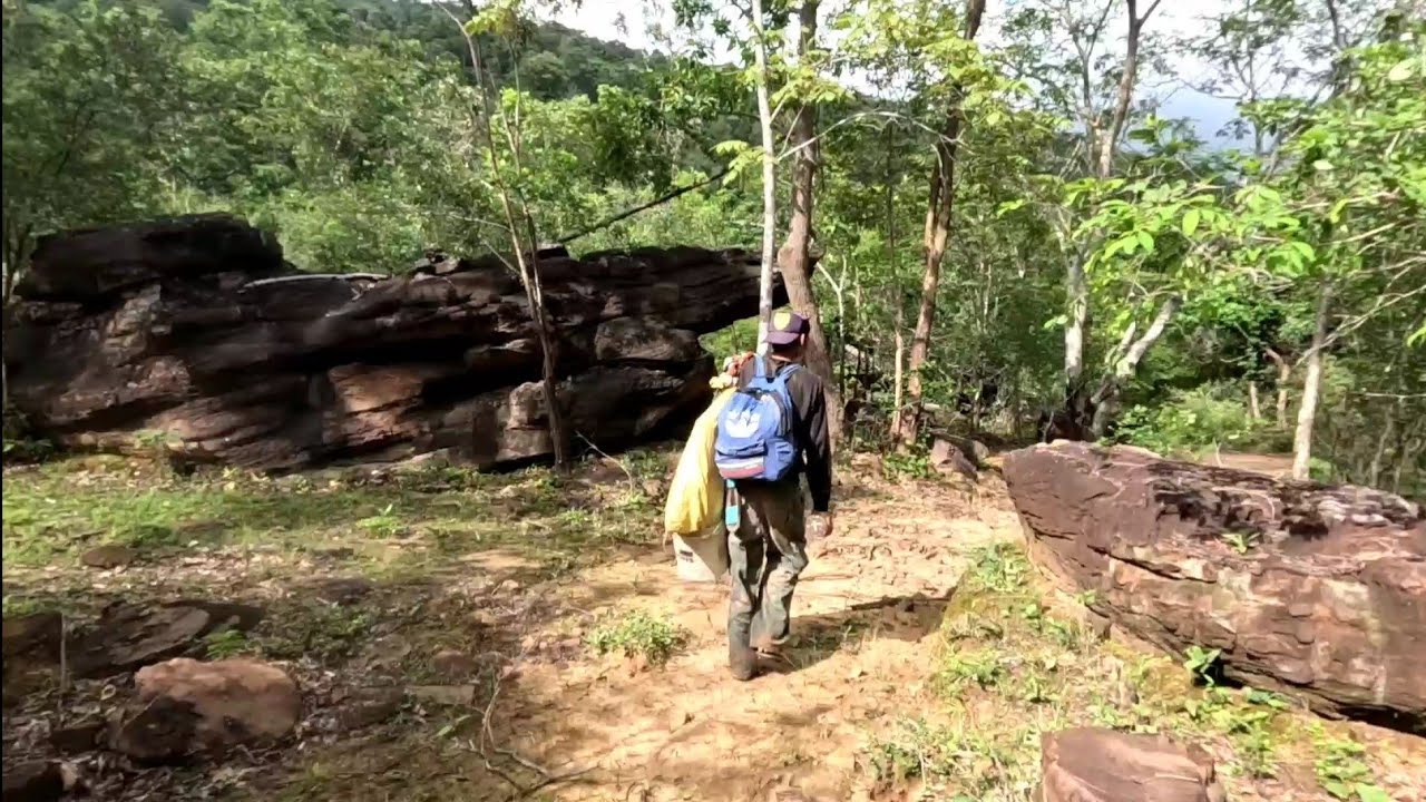 ຂຶ້ນພູສູງ//ขึ้นภูสูง  Dong Una