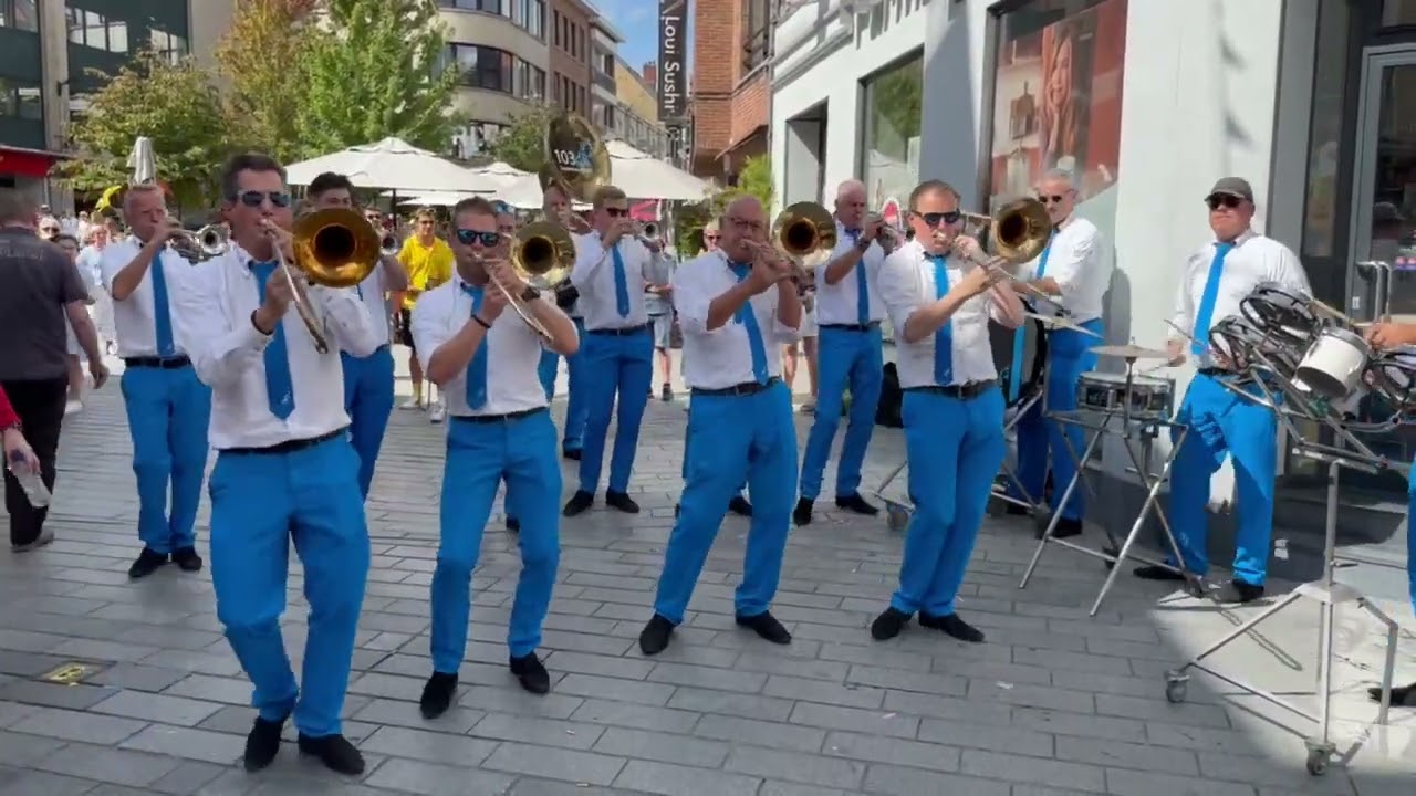 Muticolor tijdens dweilfestival Halle