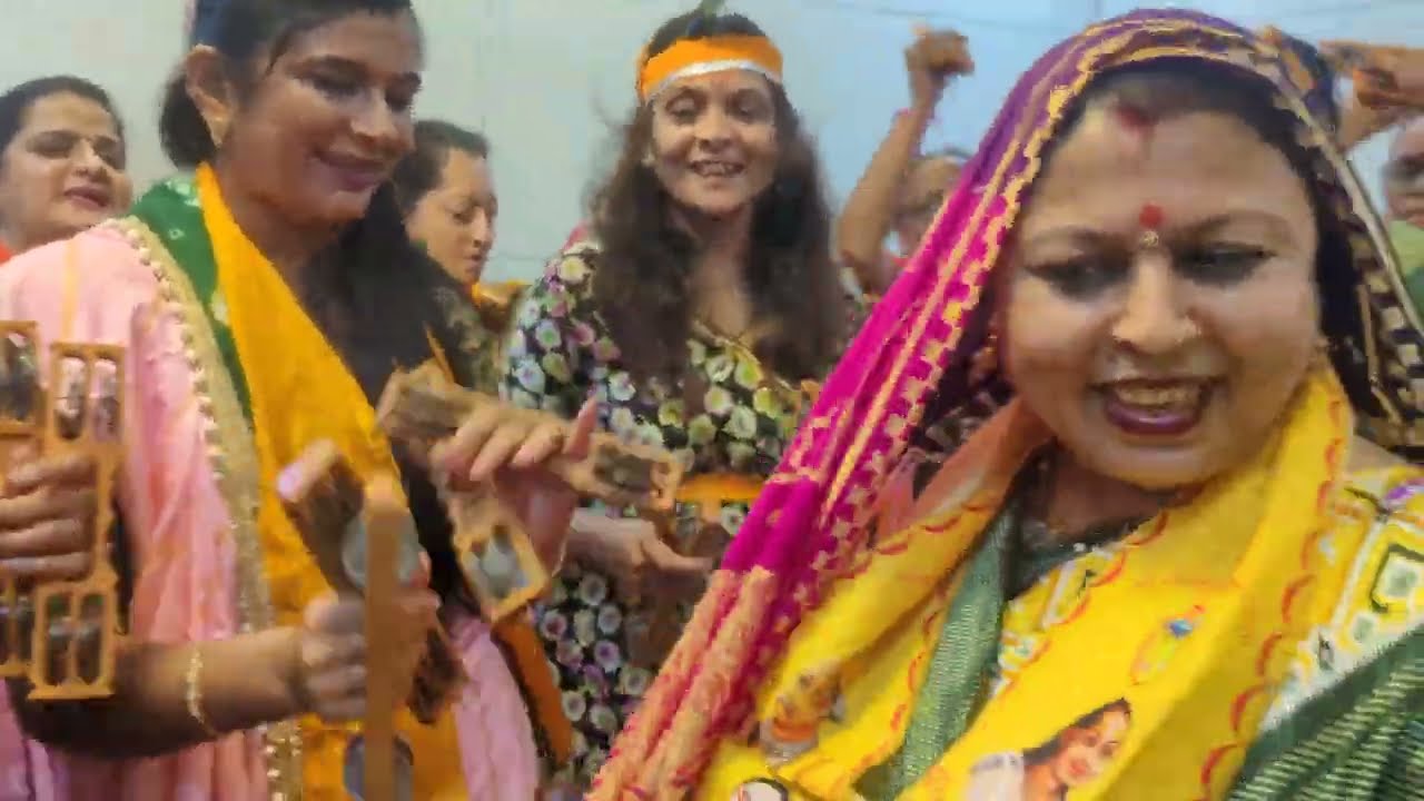 🌹આરે સાડી રાધા રોજ મતપેરો પેરોપેરો હોળી કે દિવાળી🌹લહેરાતી લહેરાતી જાયરે રાધા તારી ઓઢણી🌹કીર્તન લખેલછે