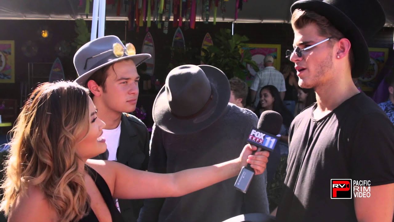 Hayes Grier reveals if they would date a fan