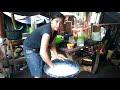 Doña MARGARITA prepara la masa PARA VENDER TAMALES.