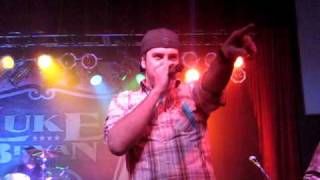 Luke Bryan Country Man *Live*