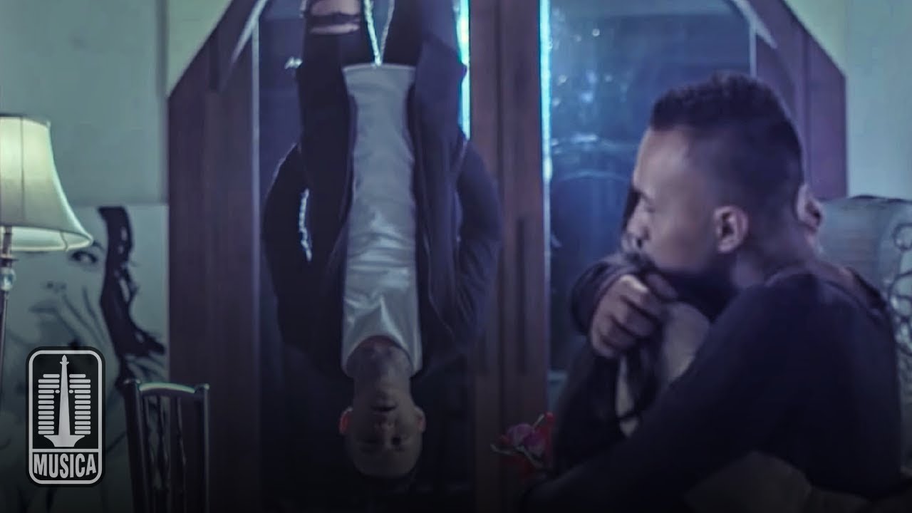 18+ - Putar Balikan Waktu (Official Music Video)