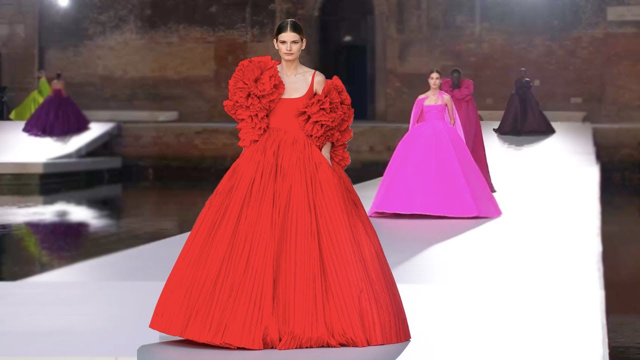 Valentino Haute Couture Fall/Winter 2021/22 - YouTube