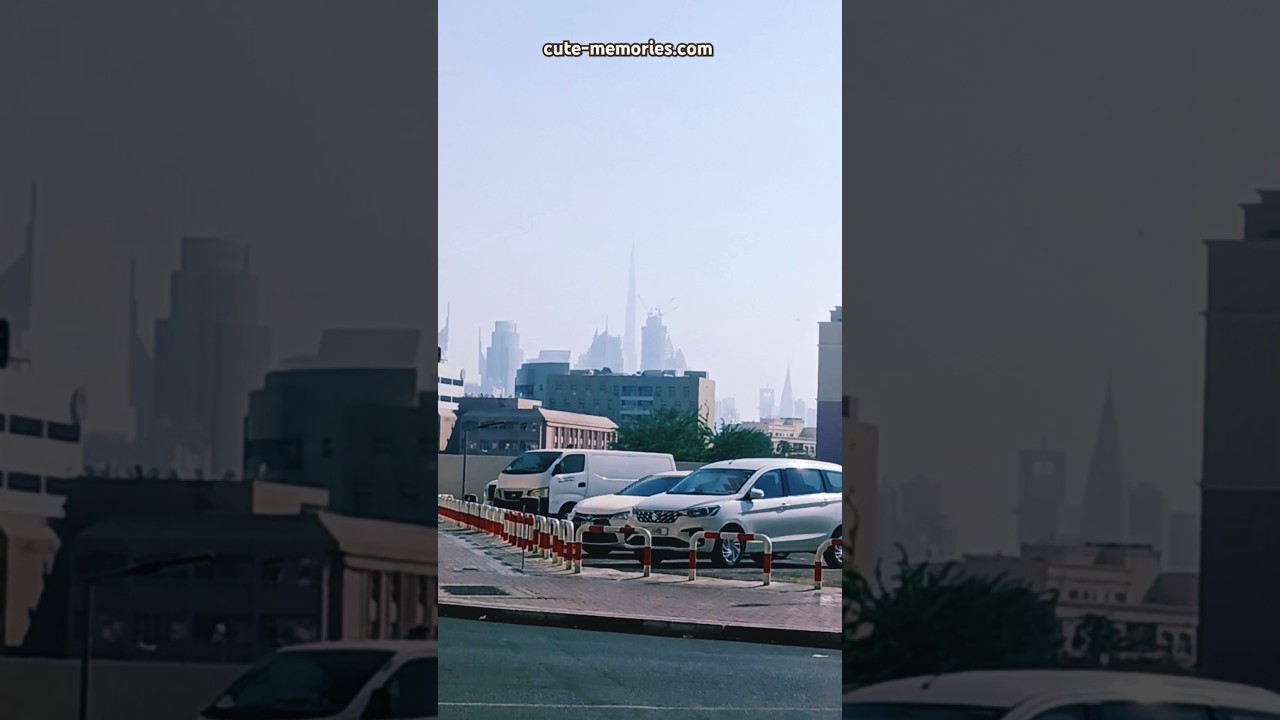 Burj Khalifa 🗼 view from Bur Dubai street.