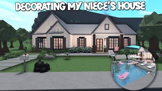DECORATING MY SECOND NIECE'S BLOXBURG HOUSE... it's got a pool now