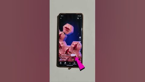 Lihat apa yang dilakukan gadis ini di ponselnya #lucu #tiktok #celana pendek #sihir