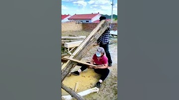 The process of sawing wood = good tools can improve the efficiency of doing things