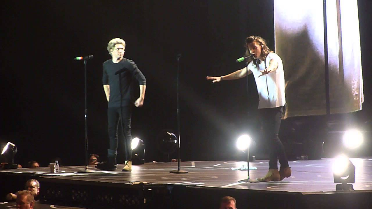 Harry's chat to the Audience/ Nouis Hug - One Direction - OTRA -Glasgow