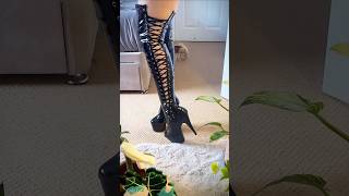 Like the side lacing on these boots??🖤👠 #boots #thighhighboots #heels #highheels #platformshoes